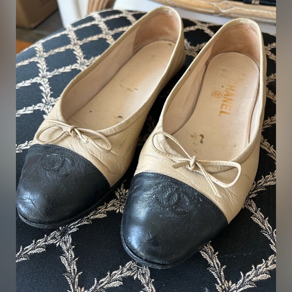 Chanel two tone ballet flats tan & black - in fair condition, please see photos. - Picture 5 of 5